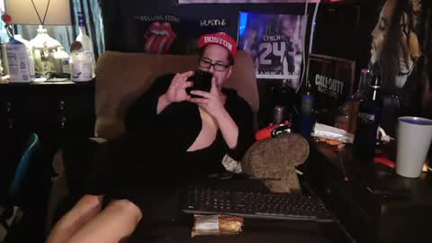 Snapshot of n3v3rpanic1 chatting on January 2025 05:05:02 PM SnackPants online show from January 2025 05:05:02 PM