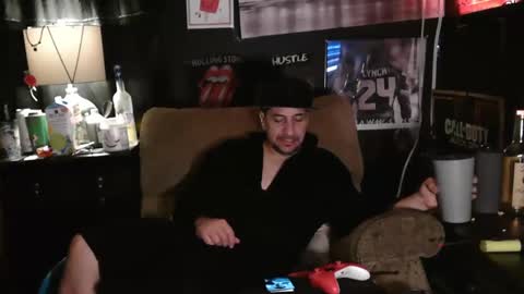 Snapshot of n3v3rpanic1 chatting on January 2025 10:43:01 AM SnackPants online show from January 2025 10:43:01 AM