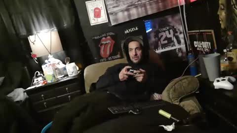 Snapshot of n3v3rpanic1 chatting on January 2025 03:20:02 AM SnackPants online show from January 2025 03:20:02 AM