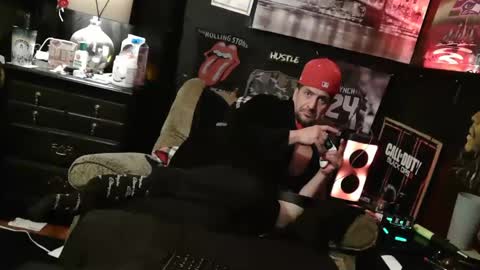 Snapshot of n3v3rpanic1 chatting on January 2025 04:22:02 AM SnackPants online show from January 2025 04:22:02 AM