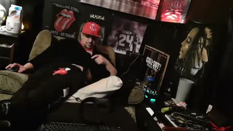 Snapshot of n3v3rpanic1 chatting on January 2025 07:25:02 AM SnackPants online show from January 2025 07:25:02 AM