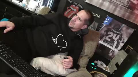 Snapshot of n3v3rpanic1 chatting on January 2025 09:05:01 PM SnackPants online show from January 2025 09:05:01 PM