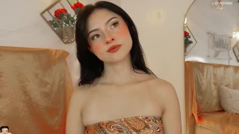 naamah_b online show from February 2026 02:05:01 PM