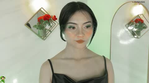 naamah_b online show from March 2026 02:42:01 PM