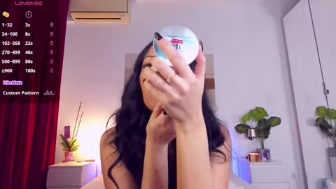 Nadia online show from November 2025 05:34:01 PM