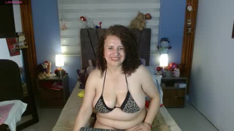 nadia_84 online show from December 2025 10:06:02 PM