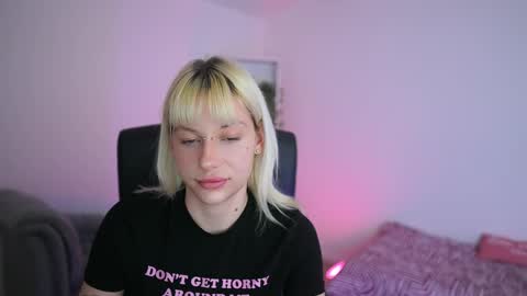 Nadia 18 online show from March 2026 07:20:02 PM