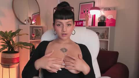 Nahia INDEPENDENT MODEL P online show from November 2025 10:46:01 PM