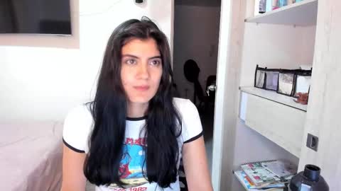 independent model online show from December 2025 02:30:02 AM