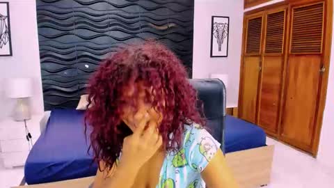 Nahomy online show from November 2025 09:24:01 PM