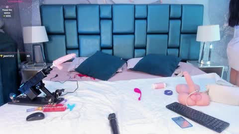 Snapshot of nahomi_wild chatting on February 2025 10:53:02 PM Nahomi online show from February 2025 10:53:02 PM