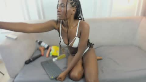 Snapshot of nahomi_williams_ chatting on May 2026 12:24:02 PM Nahomi online show from May 2026 12:24:02 PM