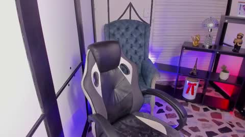 Nahomi online show from October 2025 05:07:01 AM