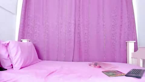 nahomy_smiith_ online show from November 2025 06:43:02 PM