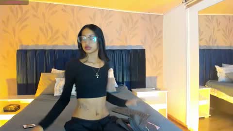 Nahomy  online show from December 2025 11:28:02 AM