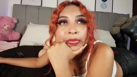 Naia online show from November 2025 08:10:01 PM