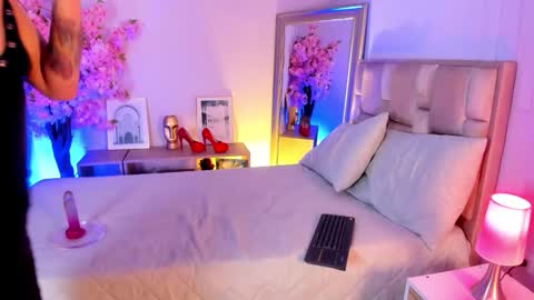 Ana online show from November 2025 08:52:01 PM