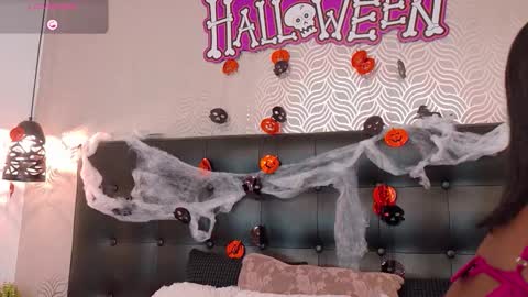 naiaramasson_ online show from October 2025 11:55:02 AM