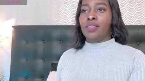 naiaramasson_ online show from November 2025 12:17:01 PM