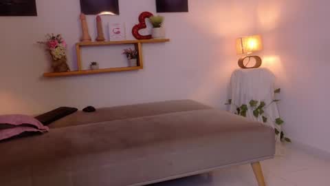 nairagold_ online show from May 2026 11:12:03 PM