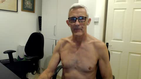 nakedcarpenteruk online show from June 2026 10:50:01 AM