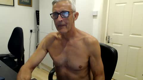 nakedcarpenteruk online show from August 2026 08:27:01 AM