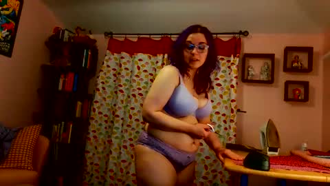 Snapshot of nakedcrafts chatting on January 2025 05:51:02 AM Lizzy online show from January 2025 05:51:02 AM