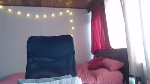 Snapshot of nala_foster chatting on December 2024 04:17:01 PM Nala online show from December 2024 04:17:01 PM