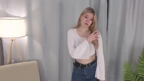 Snapshot of nancyajasin chatting on November 2025 03:23:01 AM Hello im Lola online show from November 2025 03:23:01 AM