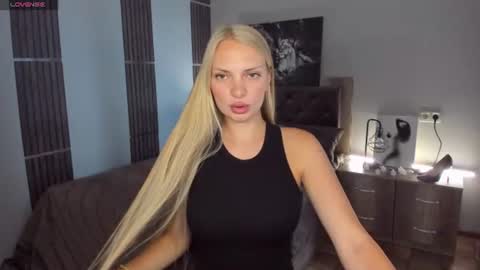 Snapshot of nancysummer chatting on July 2026 10:18:01 AM NancySummer online show from July 2026 10:18:01 AM
