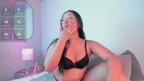 Snapshot of naomi_dh chatting on September 2025 08:01:02 PM Naomi online show from September 2025 08:01:02 PM