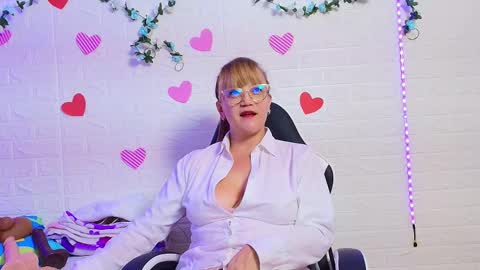 Naomi online show from September 2025 12:38:02 PM