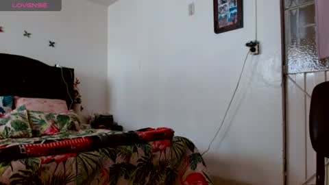 Snapshot of naomi_unu chatting on June 2026 07:27:02 PM Naomi online show from June 2026 07:27:02 PM