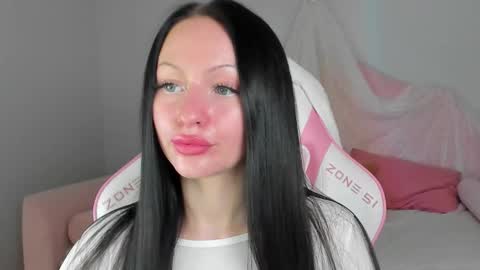 Naomi online show from December 2025 06:12:02 AM