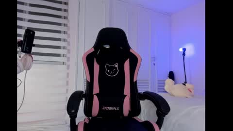 Snapshot of naomibrinks1 chatting on December 2024 06:06:01 AM Heidy online show from December 2024 06:06:01 AM