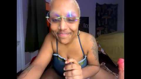 Naomigiirl6 online show from December 2024 06:20:02 PM