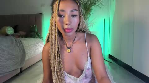 Naomii online show from September 2025 01:05:01 AM