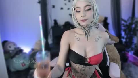 Naomi online show from November 2025 09:25:02 PM