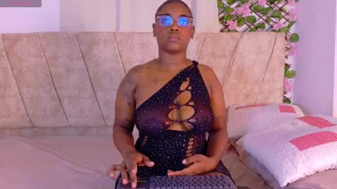 naomiivega online show from October 2025 09:37:02 PM