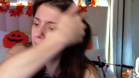 Naomi online show from October 2025 05:10:01 AM