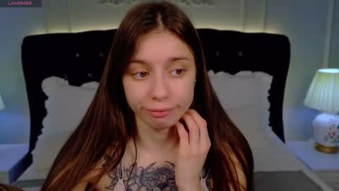 Naomi online show from November 2025 05:07:02 AM