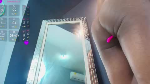 Snapshot of naomiqueents chatting on November 2025 03:04:01 PM Naomi Qeents online show from November 2025 03:04:01 PM