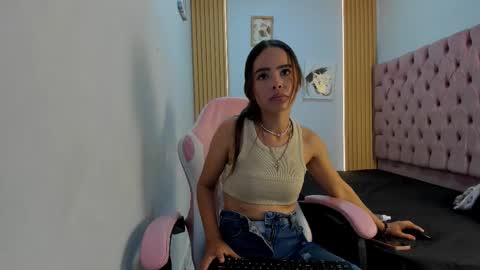 Snapshot of naomis_35 chatting on October 2025 08:18:01 PM naomis_35 online show from October 2025 08:18:01 PM