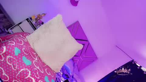 naomisaenz01 online show from July 2026 03:03:02 PM