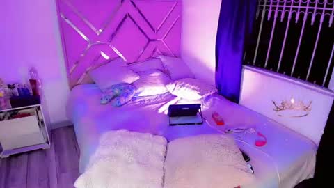 naomisaenz01 online show from July 2026 08:06:01 AM