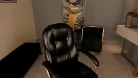 Naomi online show from November 2025 01:00:01 PM