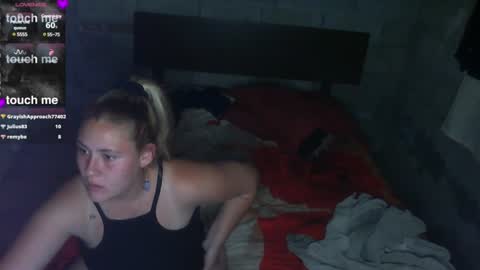 Snapshot of naomisimon chatting on January 2025 11:33:01 AM bellas2012 online show from January 2025 11:33:01 AM