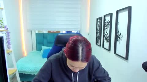 naomy online show from December 2025 12:04:02 AM