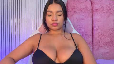 Naomy  online show from May 2026 06:20:01 PM