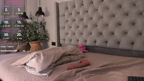 I am Naomy online show from April 2026 08:57:02 PM